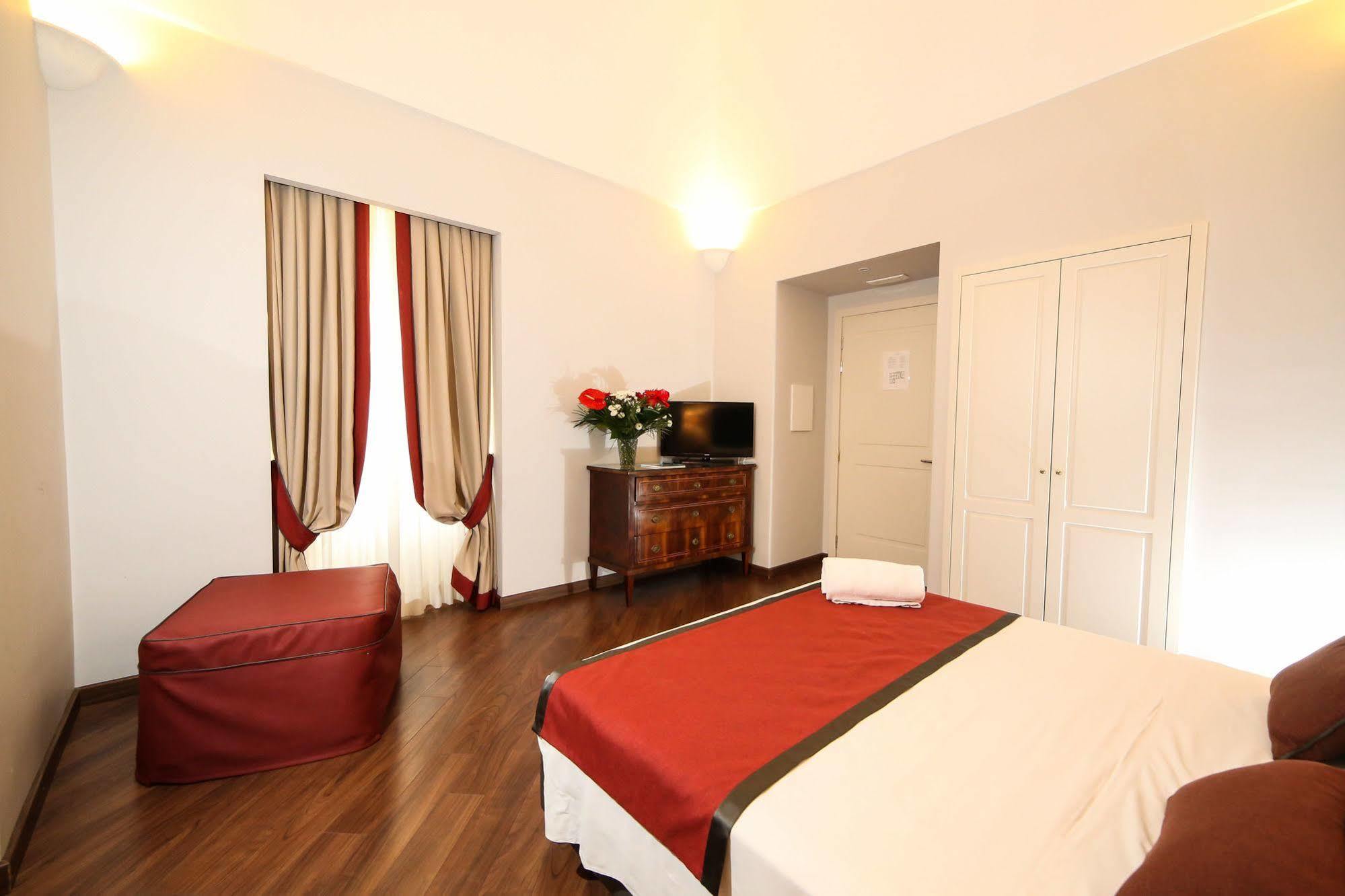 Palazzo Riario Sforza Hotel Nápoles Exterior foto